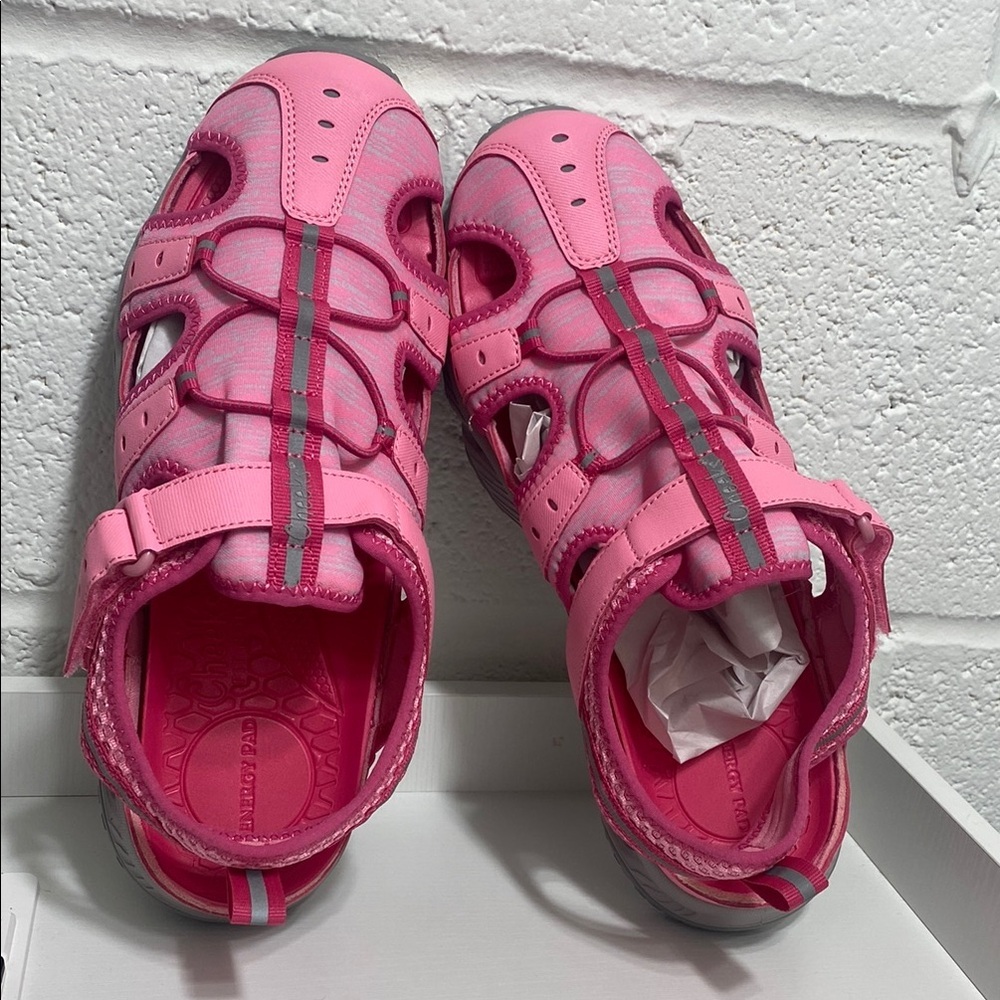 Sporty Pink Sandals with Adjustable Straps and Closed Toe